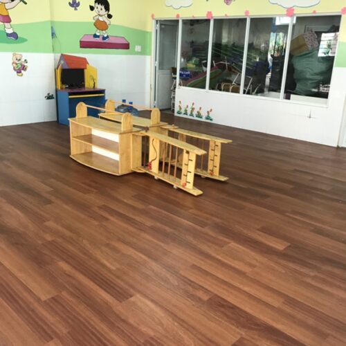 Công trình sàn nhựa dán ide