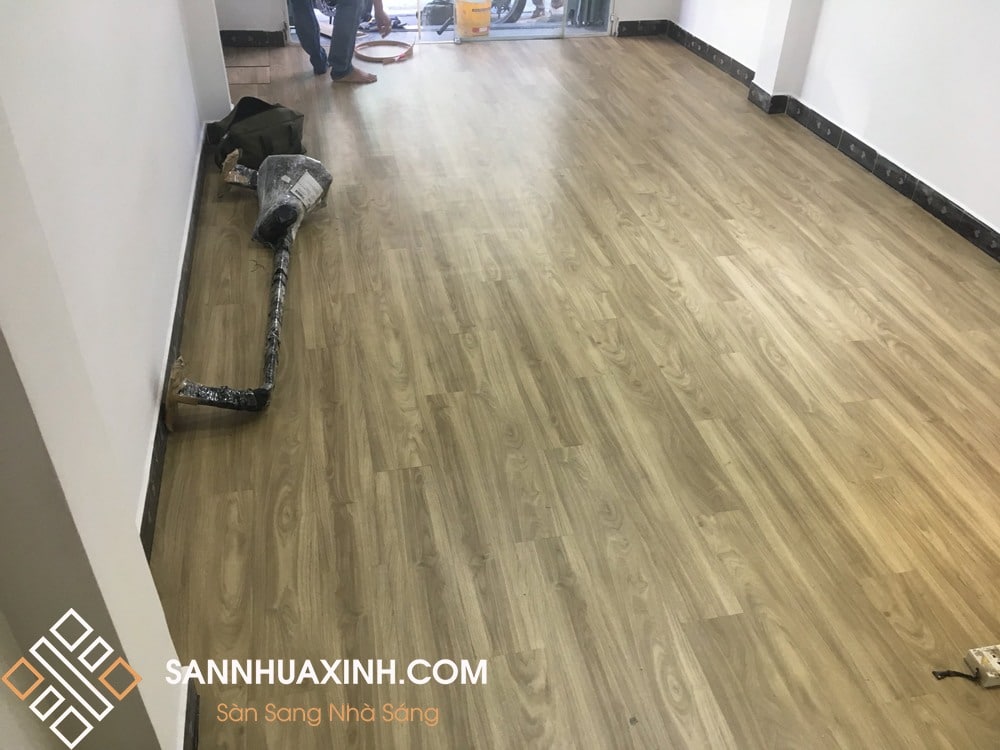 Cong-trinh-san-nhua-nha-o