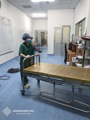 Thi công sàn vinyl kháng khuẩn bệnh viện Quân Y 1