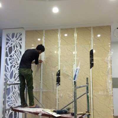 Bảng báo giá lắp đặt tấm nhựa ốp tường chi tiết